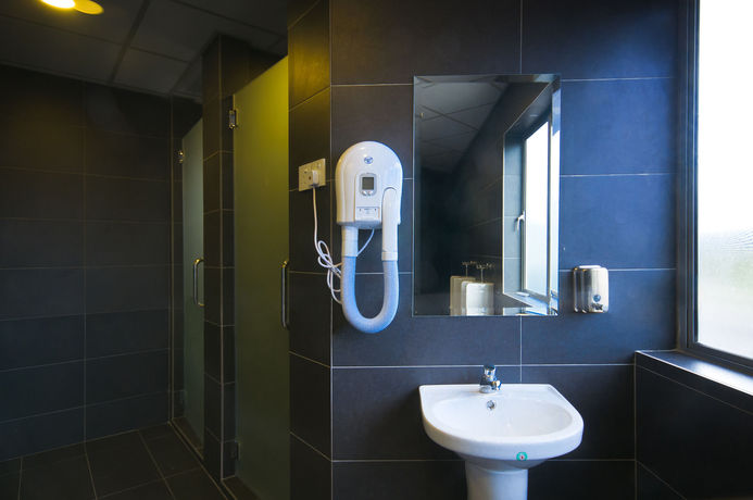 Imagen de la habitación del Hotel M Qube. Foto 11