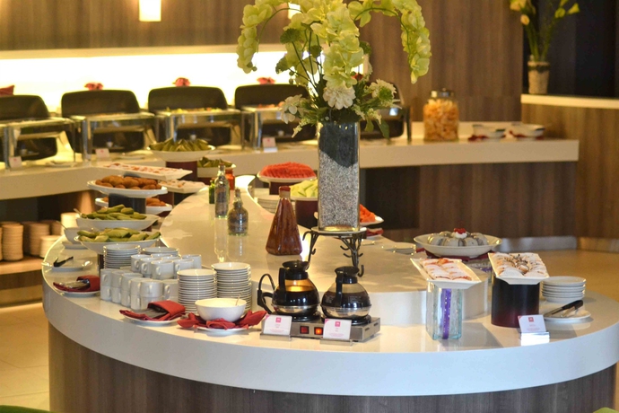 Imagen del bar/restaurante del Hotel M Regency Makassar. Foto 6