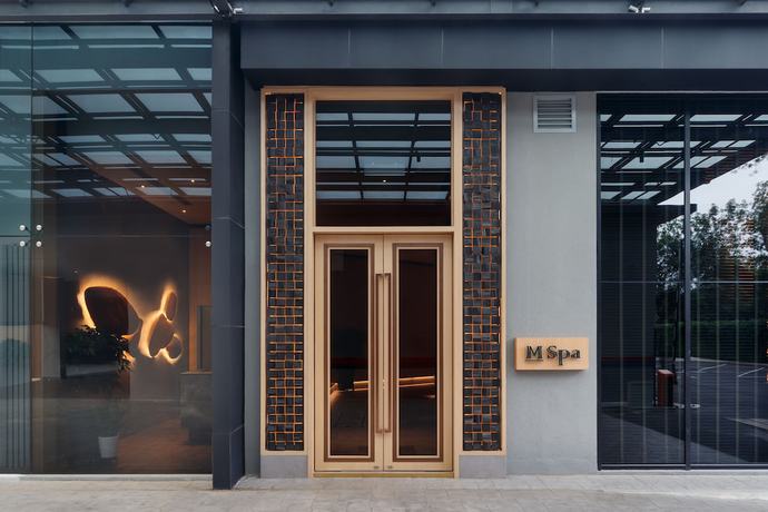 Imagen de la piscina del Hotel M Resort and. Foto 16