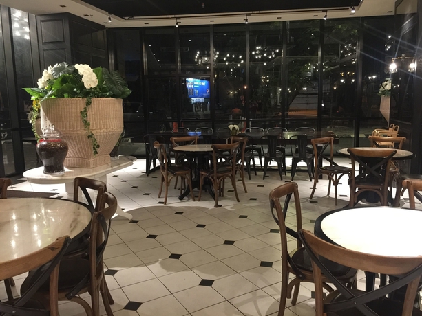 Imagen del bar/restaurante del Hotel M Roof and Residences. Foto 6