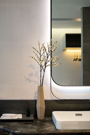 Imagen de la habitación del Hotel M Saigon. Foto 9