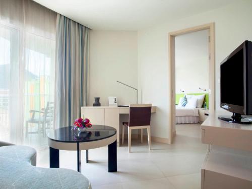 Imagen de la habitación del Hotel M Social Phuket. Foto 5