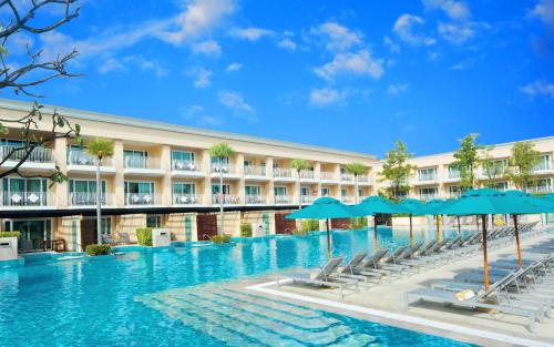 Imagen de la piscina del Hotel M Social Phuket. Foto 9