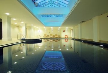Imagen de la piscina del Hotel MACDONALD SAVILL COURT HOTEL & SPA. Foto 4