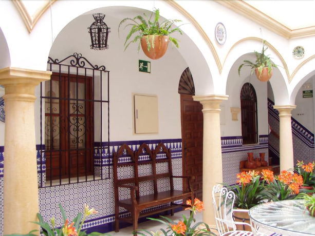 Imagen de los exteriores del Hotel MAESTRE, C&oacute;rdoba. Foto 5