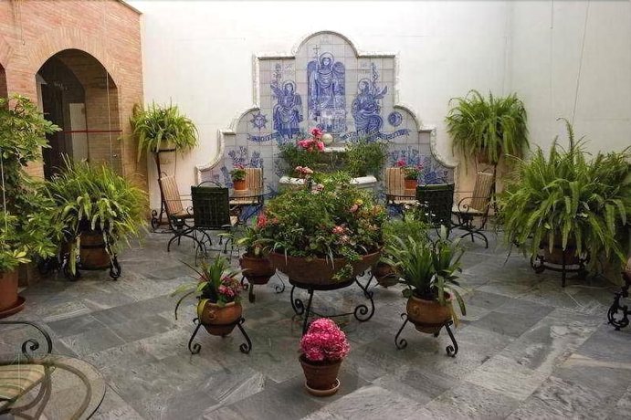 Imagen de los exteriores del Hotel MAESTRE, C&oacute;rdoba. Foto 8