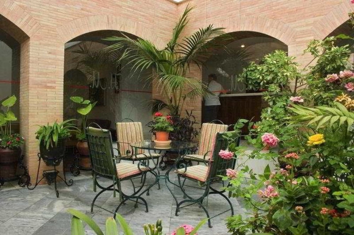 Imagen de los exteriores del Hotel MAESTRE, C&oacute;rdoba. Foto 10