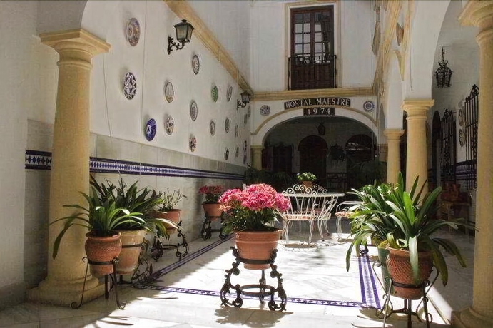 Imagen de los exteriores del Hotel MAESTRE, C&oacute;rdoba. Foto 11