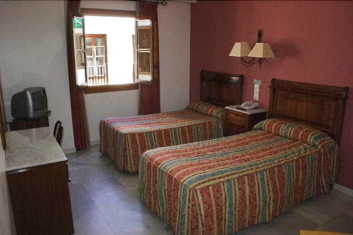 Imagen de los exteriores del Hotel MAESTRE. Foto 9