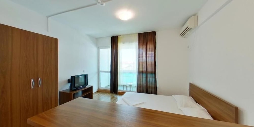 Imagen del bar/restaurante del Hotel MAGIC COSTINESTI. Foto 2