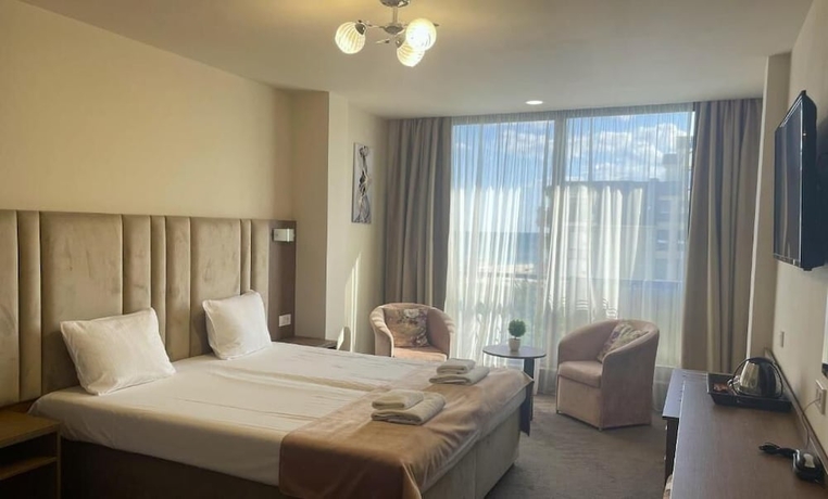 Imagen de la habitación del Hotel MAGNIFIC. Foto 3