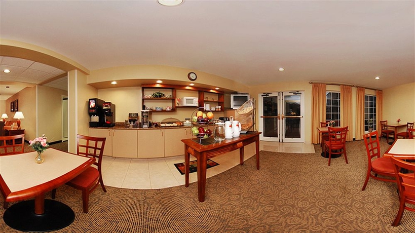 Imagen del bar/restaurante del Hotel MAINSTAY SUITES, North Fayette Township. Foto 2