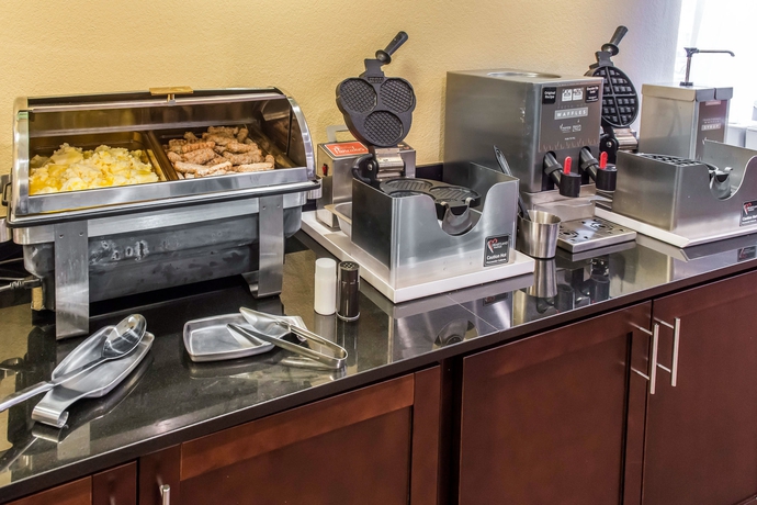 Imagen del bar/restaurante del Hotel MAINSTAY SUITES, North Fayette Township. Foto 4