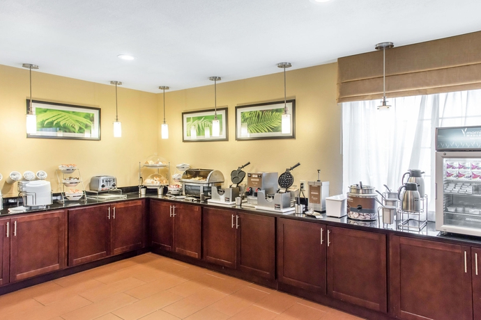Imagen del bar/restaurante del Hotel MAINSTAY SUITES, North Fayette Township. Foto 5