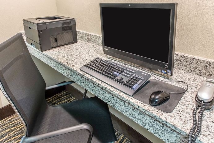 Imagen de los interiores del Hotel MAINSTAY SUITES, North Fayette Township. Foto 16