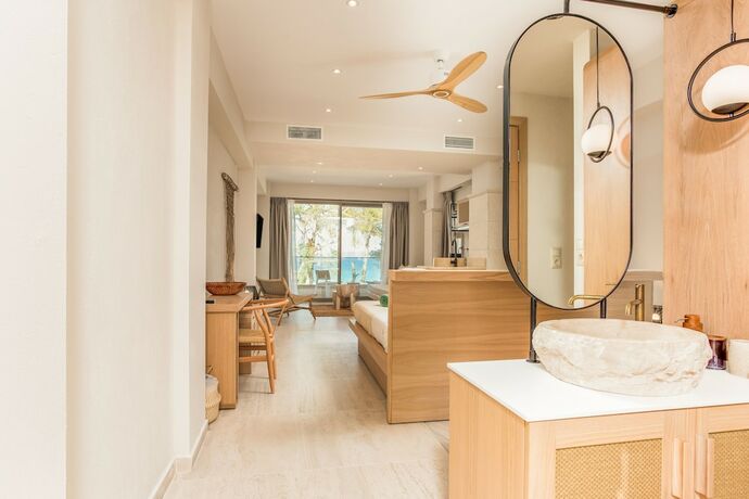 Imagen de la habitación del Hotel MAKO Sea and Suites. Foto 12