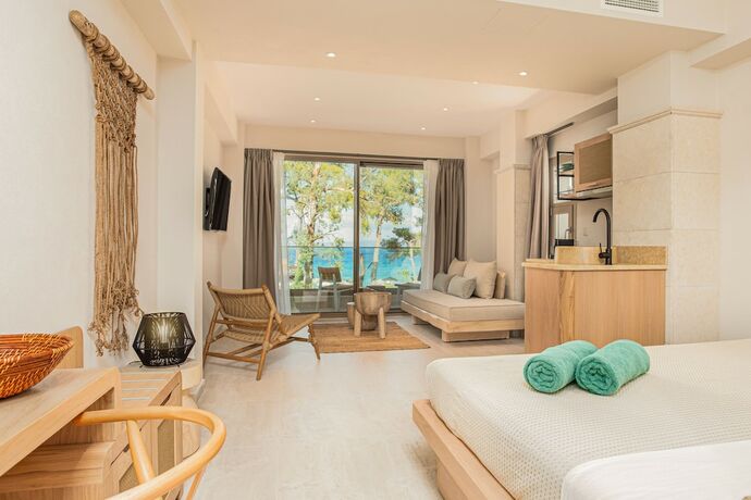 Imagen de la habitación del Hotel MAKO Sea and Suites. Foto 17