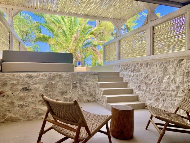 Imagen de la habitación del Hotel MAKO Sea and Suites. Foto 18