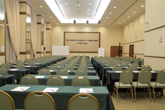 Imagen de los interiores del Hotel MANDARIN COURT. Foto 15