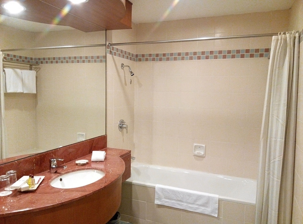 Imagen de la habitación del Hotel MANDARIN COURT. Foto 3