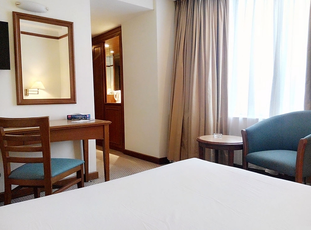 Imagen de la habitación del Hotel MANDARIN COURT. Foto 6
