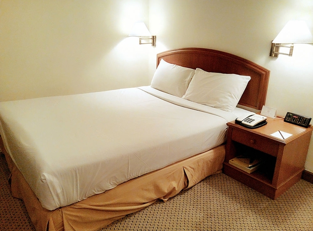 Imagen de la habitación del Hotel MANDARIN COURT. Foto 9