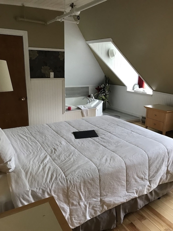 Imagen de la habitación del Hotel MANOIR CHARLEVOIX. Foto 14