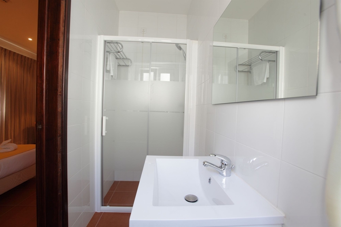 Imagen de la habitación del Hotel MAR E SOL. Foto 12