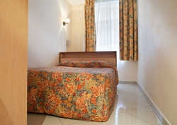 Imagen de la habitación del Hotel MARCIANO HOTEL GARE DU NORD. Foto 3