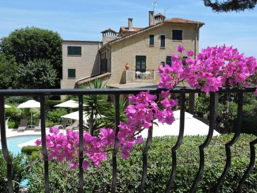 Imagen de la habitación del Hotel MAS DJOLIBA, Antibes. Foto 6