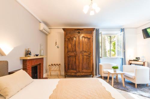 Imagen de la habitación del Hotel MAS DJOLIBA, Antibes. Foto 9
