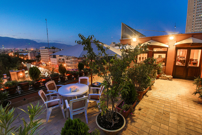 Imagen del bar/restaurante del Hotel MASHAD. Foto 3
