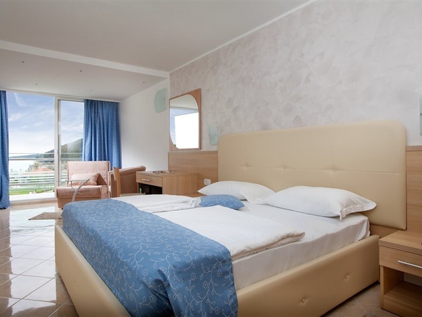 Imagen general del Hotel MASLINICA Mimosa Lido Palace. Foto 4