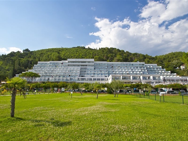 Imagen general del Hotel MASLINICA Mimosa Lido Palace. Foto 12