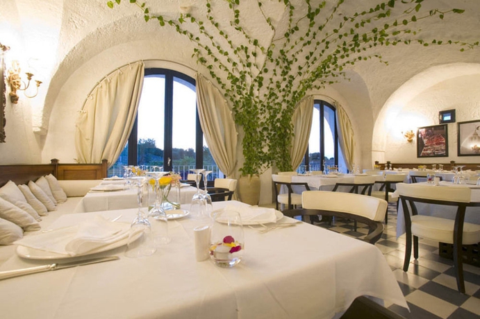 Imagen del bar/restaurante del Hotel MASSERIA TORRE MAIZZA. Foto 2
