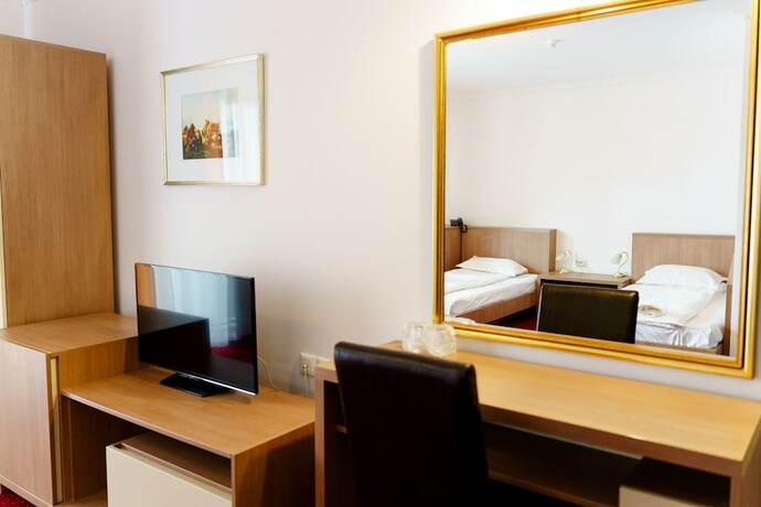 Imagen de la habitación del Hotel MAX International Hotel & Resort. Foto 32