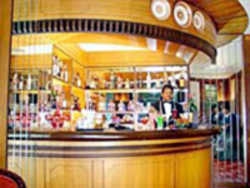 Imagen del bar/restaurante del Hotel MAY FAIR. Foto 3