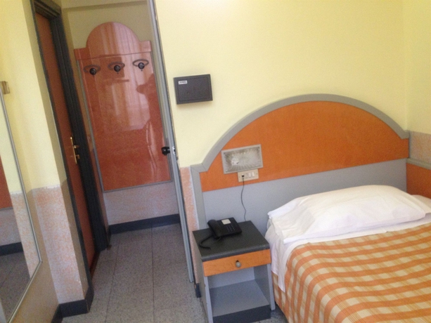 Imagen de la habitación del Hotel MAZZINI. Foto 2