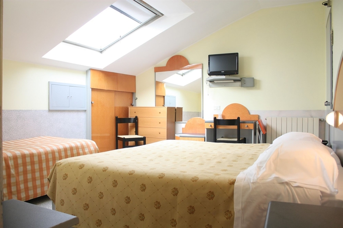 Imagen de la habitación del Hotel MAZZINI. Foto 10