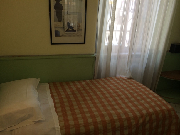 Imagen de la habitación del Hotel MAZZINI. Foto 11