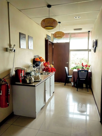 Imagen de los interiores del Hotel MB Budget. Foto 15