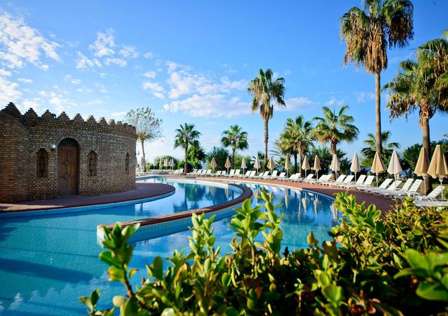 Imagen de la piscina del Hotel MC Beach Park Resort. Foto 18