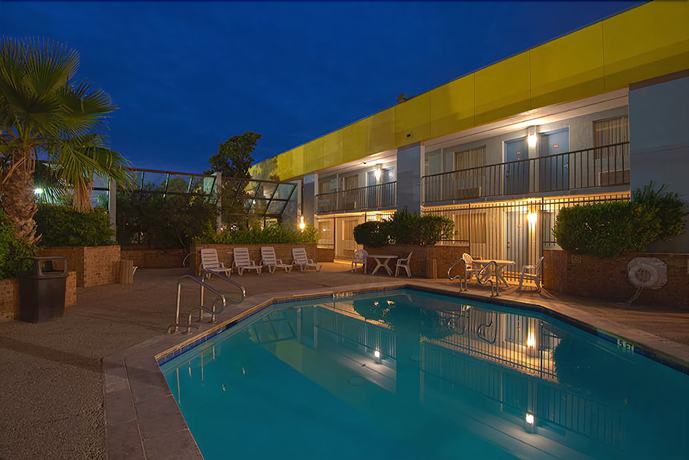 Imagen de la piscina del Hotel MCM Grande FunDome Odessa. Foto 19