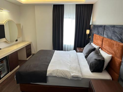Imagen de la habitación del Hotel MİDYAT ROYAL HOTEL. Foto 18