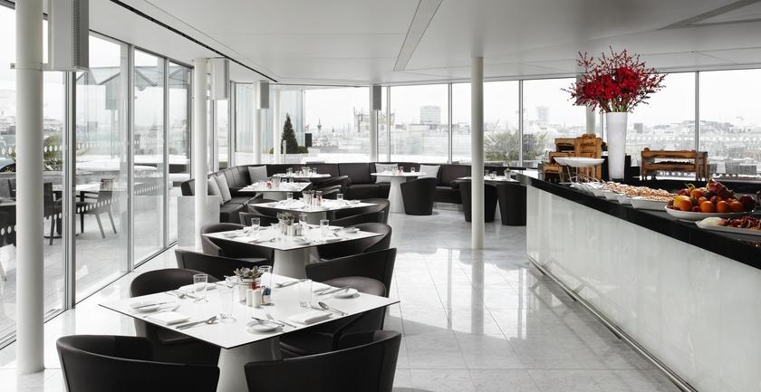 Imagen del bar/restaurante del Hotel ME London Hotel. Foto 2