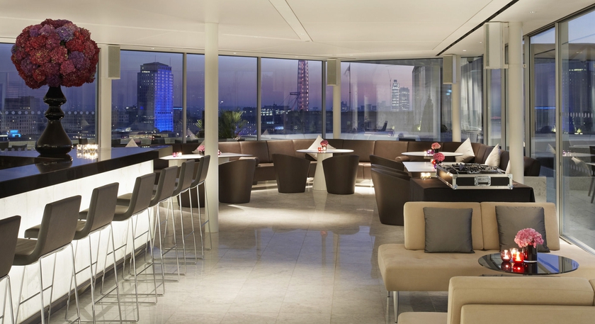 Imagen del bar/restaurante del Hotel ME London Hotel. Foto 4