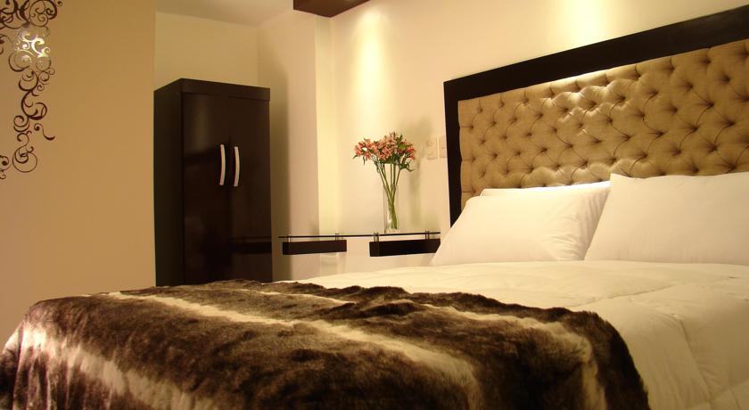 Imagen de la habitación del Hotel MEDIA LUNA. Foto 4