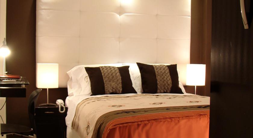 Imagen de la habitación del Hotel MEDIA LUNA. Foto 6