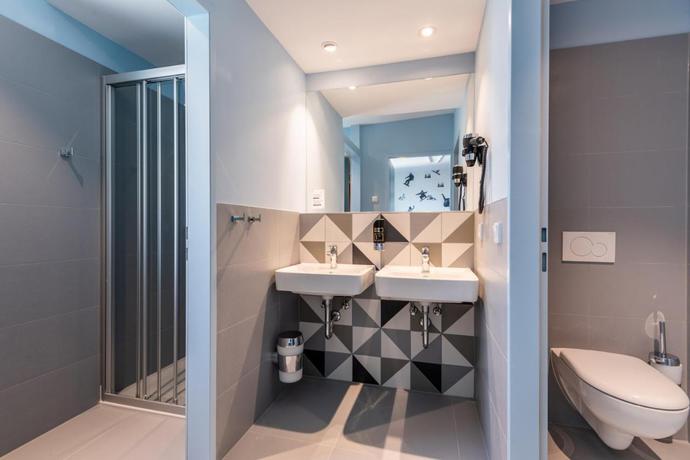 Imagen de la habitación del Hotel MEININGER Innsbruck Zentrum. Foto 9