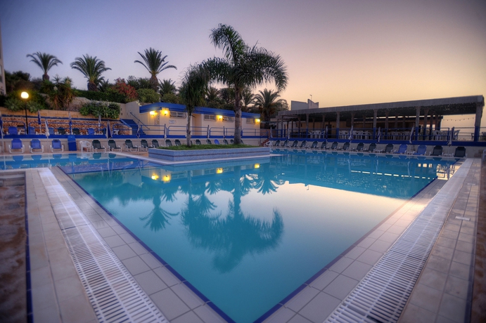 Imagen de la piscina del Hotel MELLIEHA BAY. Foto 10